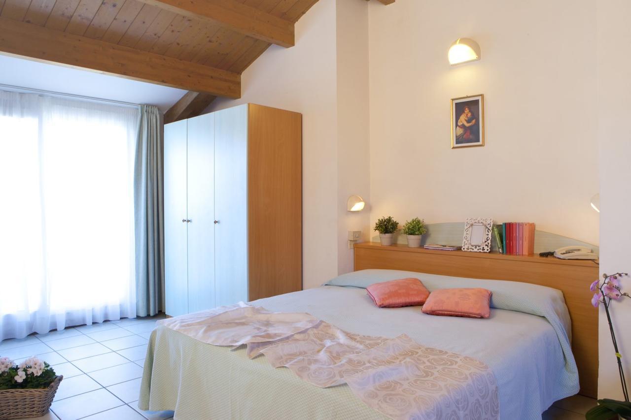 Hotel Lungomare كاتوليكا المظهر الخارجي الصورة